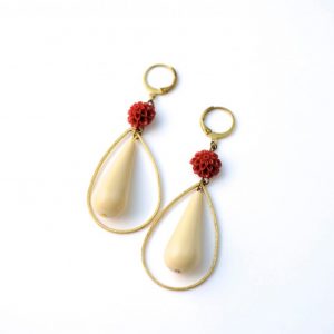 boucle d'oreilles perle goutte d'eau résine ivoire