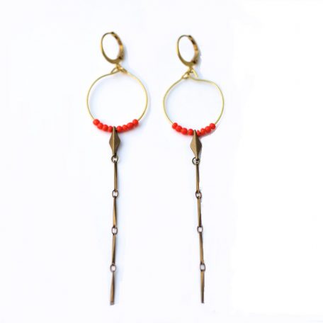 boucle d'oreilles de créateur en laiton doré et perles rouge