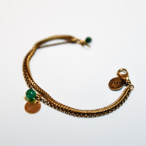 Bracelet double chaîne laiton réf Hera ...perle ronde en verre de couleur.