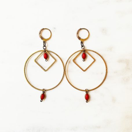 Boucles d'oreilles DAPHNE cercle et losange en laiton doré et ses perles émaillées de couleur